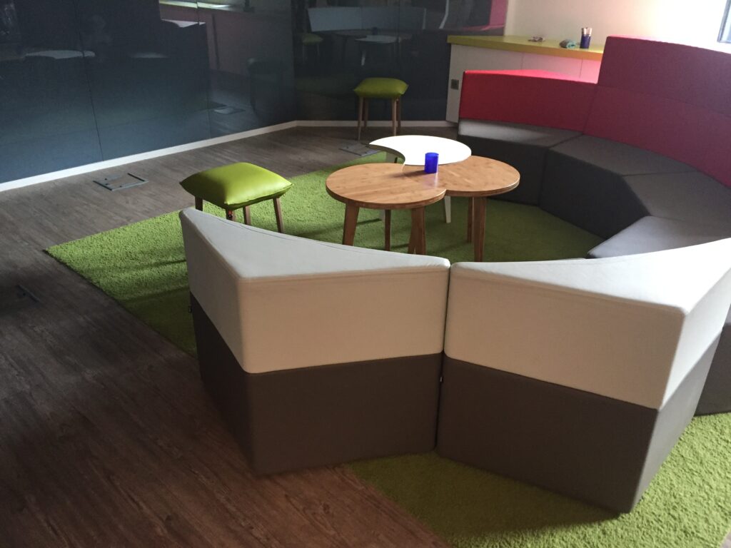 Pose de revêtement de sol moquette pour renovation entreprise enedis